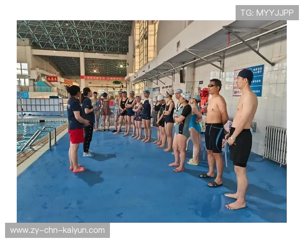 游泳俱乐部开设夜间成人入门班满足上班族需求 游泳俱乐部开设夜间成人入门班满足上班族需求